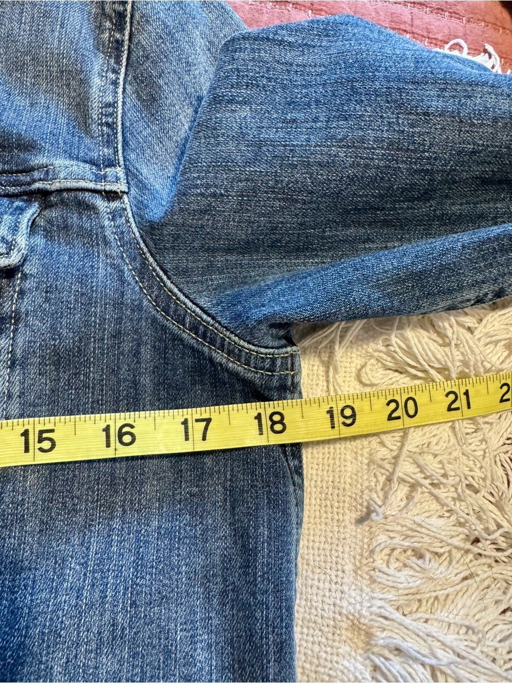 Levi's Denim Trucker Jacket - Size Medium - Picture 9 of 9